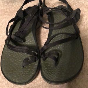 Chacos black size 9